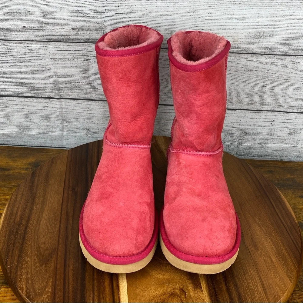 UGG Classic Short Serape Pink Multicolor Stripes Limited Edition Boot Women’s 10